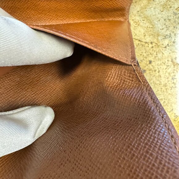 Louis Vuitton 6 Key Holder (Monogram) - Picture 8 of 10